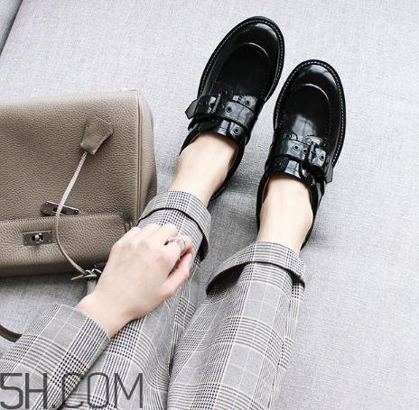 新皮鞋前面擠腳怎么辦？新鞋子磨腳后跟怎么辦？