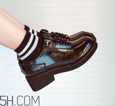 新皮鞋能放幾年？新皮鞋放久了會(huì)壞嗎？