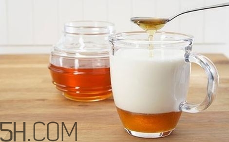 牛奶可以加蜂蜜嗎？蜂蜜加牛奶怎么樣？
