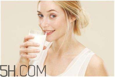 牛奶加蜂蜜的功效是什么？牛奶加蜂蜜可以減肥嗎？