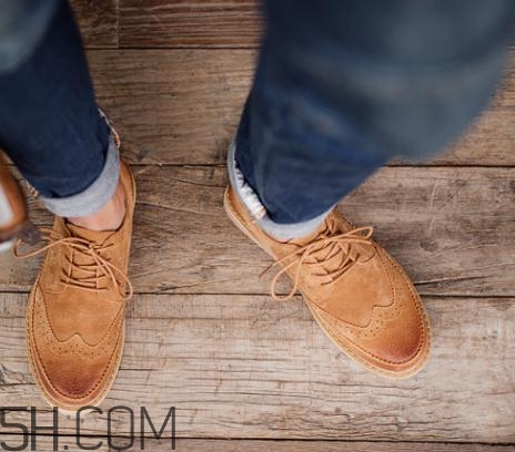 皮鞋可以用水洗嗎？皮鞋水洗了怎么補(bǔ)救？