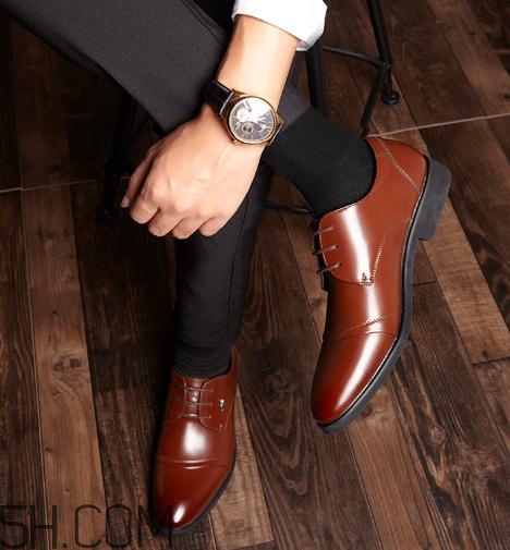 皮鞋會(huì)越穿越大嗎？皮鞋買(mǎi)小了怎么撐大？