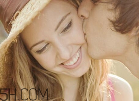 女人說(shuō)想你了什么意思？女生說(shuō)想你了怎么回答