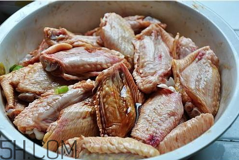 雞翅是先腌還是先焯水 雞翅先焯水還是先腌制 雞翅是先腌還是先焯水 雞翅先焯水還是先腌制