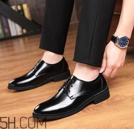 皮鞋被雨水泡了怎么辦？皮鞋被水泡后怎么處理？