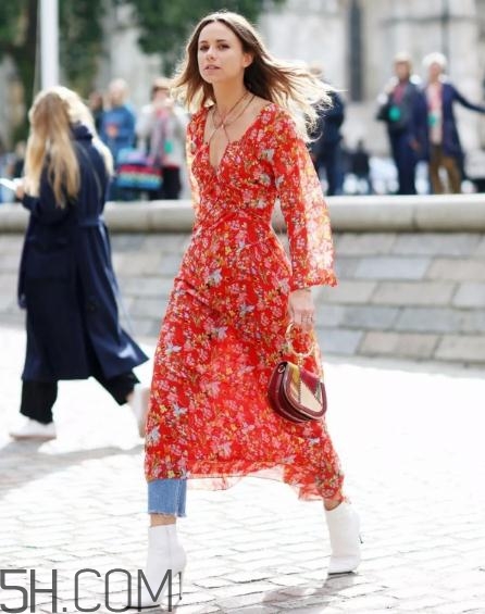 冬天穿裙子怎么搭配？冬天穿裙子搭配圖