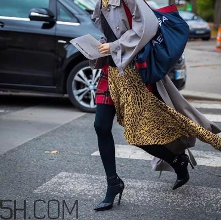 冬天穿裙子怎么搭配？冬天穿裙子搭配圖