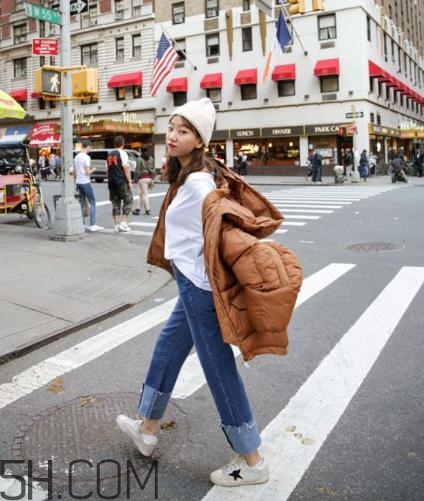 焦糖色棉襖配什么內(nèi)搭？焦糖色棉服搭配圖片