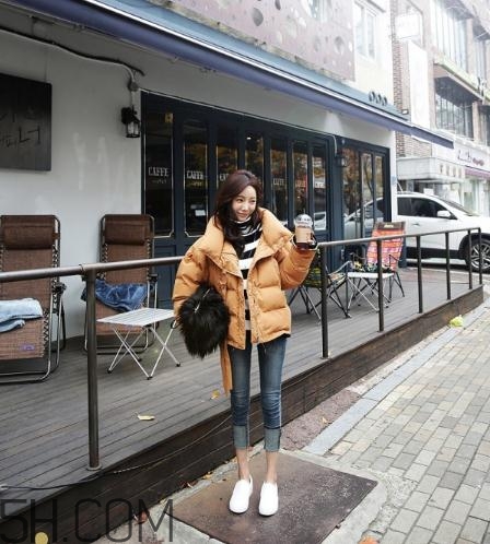 焦糖色棉襖配什么內(nèi)搭？焦糖色棉服搭配圖片