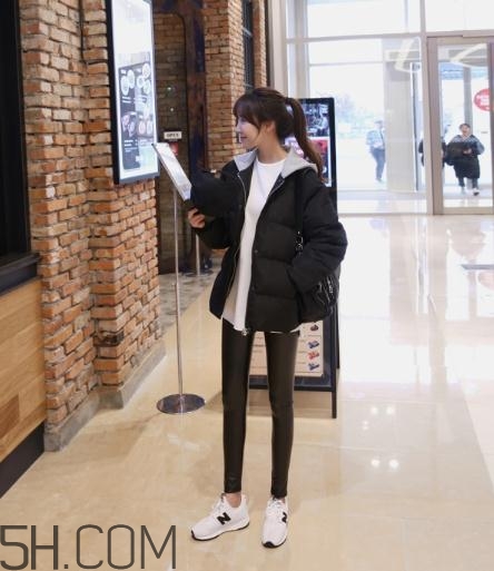 黑色棉襖配什么褲子？黑色棉服搭配褲子圖片