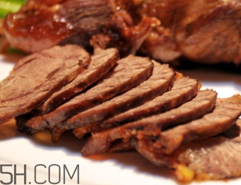 鹵牛肉為什么顏色發(fā)綠 鹵牛肉發(fā)綠光能吃嗎 鹵牛肉為什么顏色發(fā)綠 鹵牛肉發(fā)綠光能吃嗎