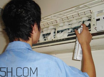 冬天空調(diào)開多少度比較適合嬰兒？嬰兒發(fā)燒可以開空調(diào)嗎？