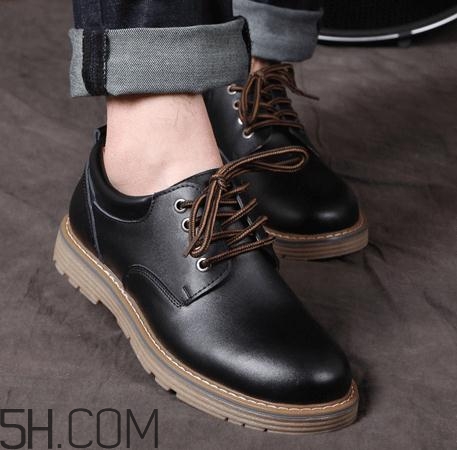 皮鞋可以在太陽下曬嗎？皮鞋曬黃了怎么辦？