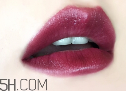burberry口紅97和93哪個(gè)好看？burberry巴寶莉97和93對(duì)比