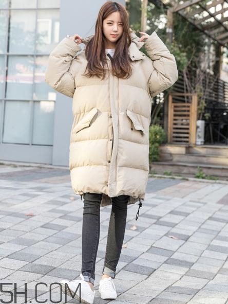米色羽絨服怎么搭配？米色羽絨服搭配圖片