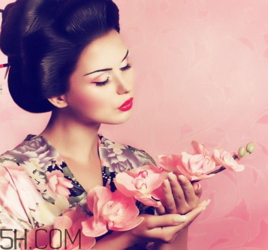 手大拇指下面肌肉疼是怎么回事？拇指下面肌肉疼怎么辦？