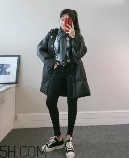 黑色羽絨服配什么顏色毛衣？黑色羽絨服搭配毛衣圖片