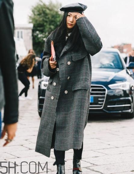 灰色格子大衣怎么搭配？灰色格子大衣搭配圖片