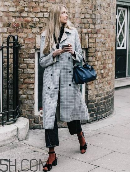 灰色格子大衣怎么搭配？灰色格子大衣搭配圖片
