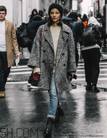 灰色格子大衣怎么搭配？灰色格子大衣搭配圖片