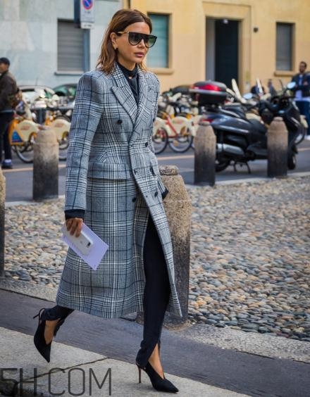 灰色格子大衣怎么搭配？灰色格子大衣搭配圖片