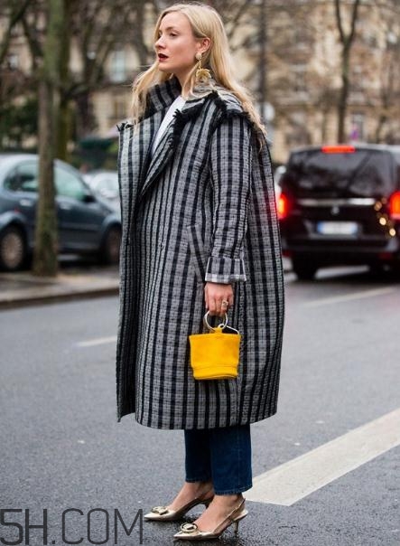 灰色格子大衣怎么搭配？灰色格子大衣搭配圖片