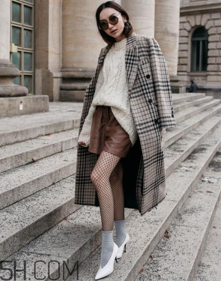 棕色格子大衣怎么搭配？棕色格子大衣搭配圖片