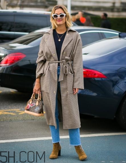 棕色格子大衣怎么搭配？棕色格子大衣搭配圖片