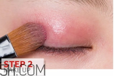 玫紅色口紅配什么眼影？玫紅色口紅眼影顏色搭配