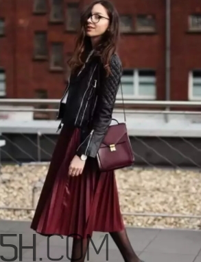 勃艮第紅怎么搭配？勃艮第色搭配什么顏色好看？