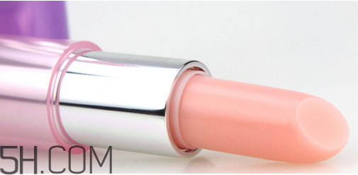 冬季如何選擇潤唇膏？天天涂唇膏的壞處