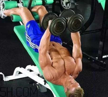 啞鈴飛鳥練哪里的肌肉？啞鈴飛鳥怎么做？