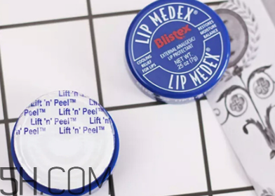 凡士林潤唇膏和小藍罐哪個好？凡士林唇膏護唇小貼士