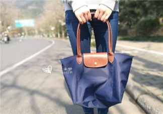 瓏驤餃子包多少錢？longchamp餃子包價格