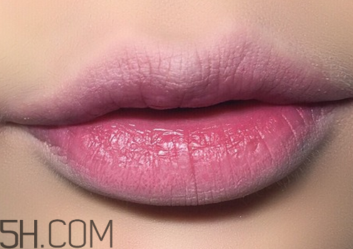 口紅到底應(yīng)該怎么涂？吻唇妝具體畫法