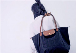 longchamp餃子包尺寸多大？瓏驤餃子包尺寸哪個好？