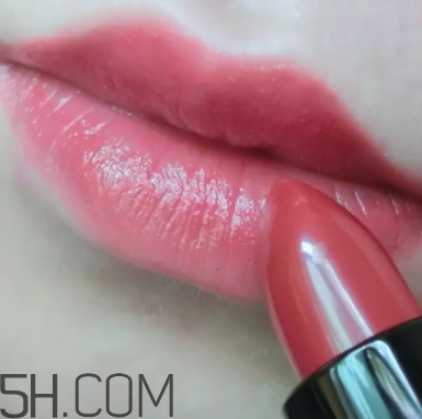 西瓜紅口紅適合什么膚色？西瓜紅口紅適合黃皮嗎？