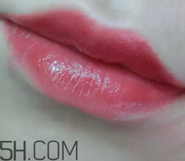 西瓜紅口紅適合什么膚色？西瓜紅口紅適合黃皮嗎？