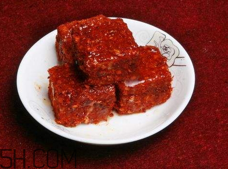 豆腐乳發(fā)酵時顏色變化 豆腐乳發(fā)酵后正常顏色