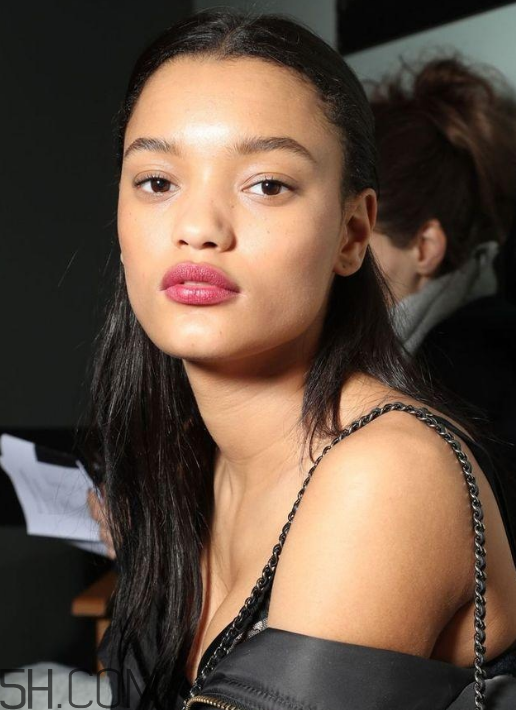 口紅到底應(yīng)該怎么涂？吻唇妝具體畫法