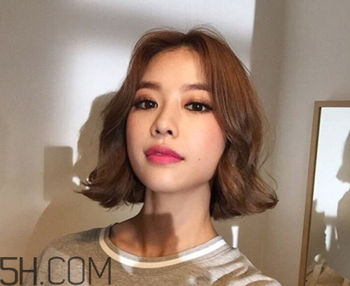 什么顏色的口紅最自然？如何根據(jù)皮膚顏色選擇適合自己的口紅