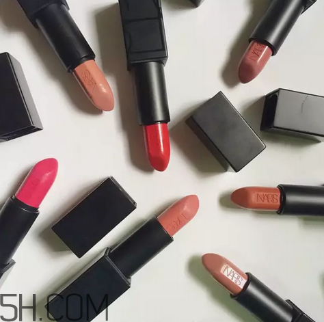 涂口紅前用bb打底可以嗎？最近比較火的口紅品牌有哪些？