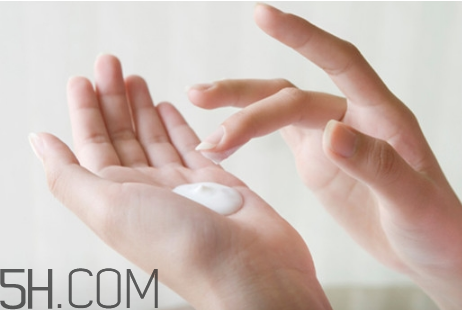 什么時候涂護手霜好？晚上怎么用護手霜好？