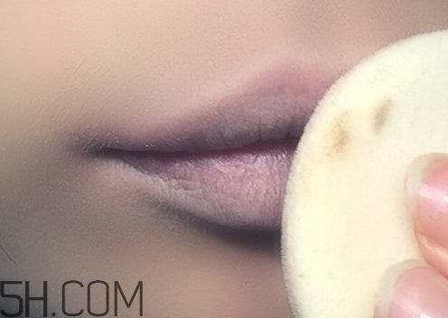 口紅到底應(yīng)該怎么涂？吻唇妝具體畫法