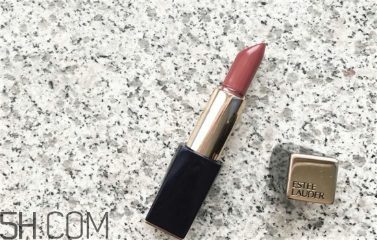 秋冬適合涂什么顏色的口紅？怎么涂口紅持久不掉色？