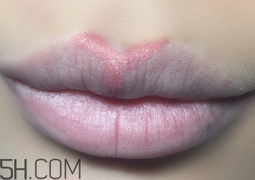 口紅到底應(yīng)該怎么涂？吻唇妝具體畫法
