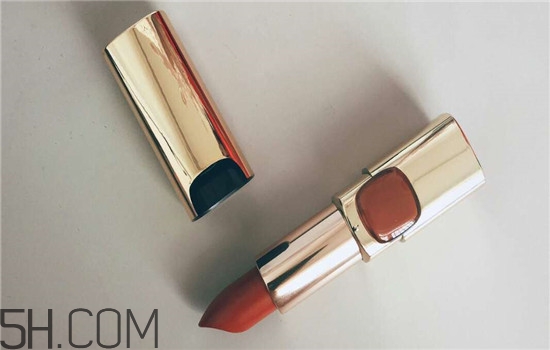 秋冬適合涂什么顏色的口紅？怎么涂口紅持久不掉色？