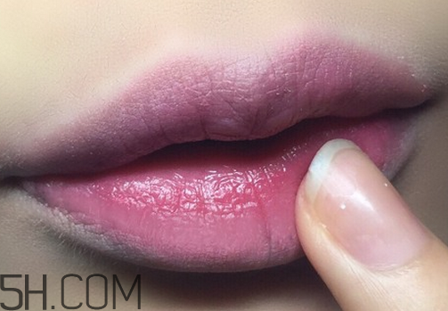口紅到底應(yīng)該怎么涂？吻唇妝具體畫法