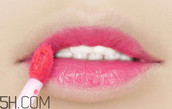 咬唇妝用什么顏色的口紅 不同咬唇妝的畫法 咬唇妝用什么顏色的口紅 不同咬唇妝的畫法