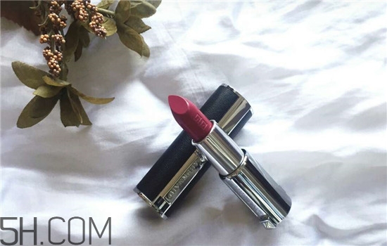 秋冬適合涂什么顏色的口紅？怎么涂口紅持久不掉色？